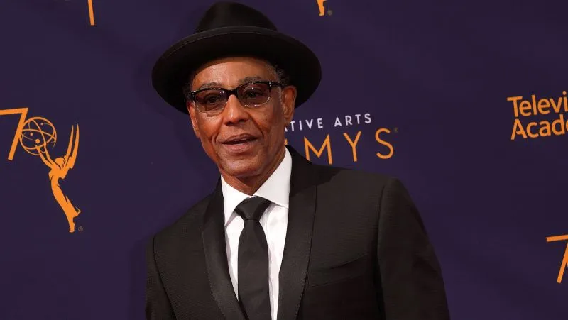 Giancarlo Espositoはディズニーのスターガールに加わります