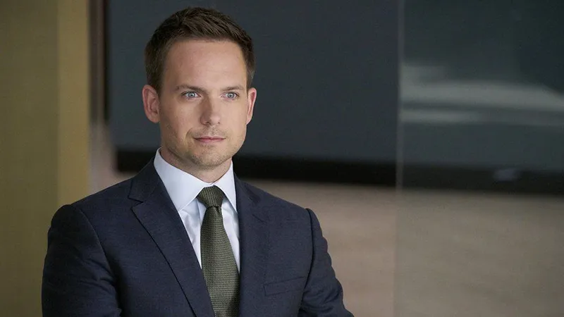 パトリック・J・アダムス、『SUITS/スーツ』ファイナルシーズンにマイク・ロス役で復帰