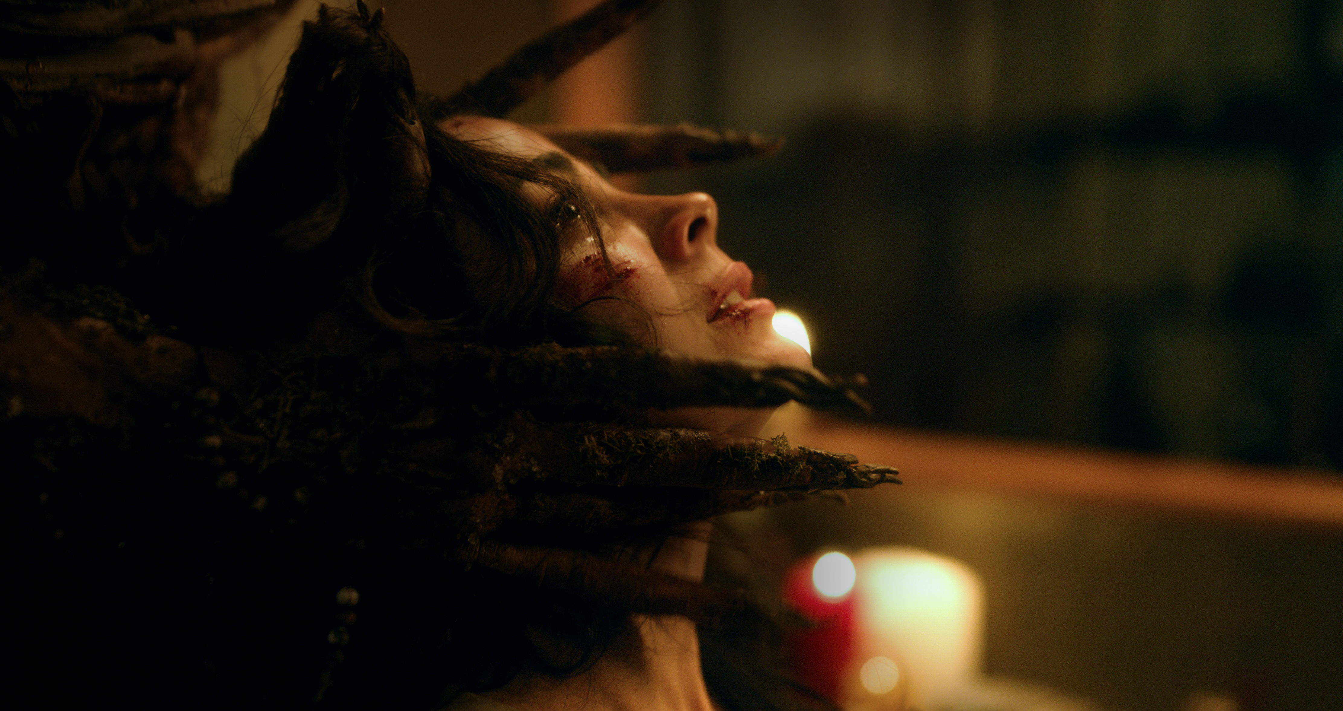 Rosario Trailer：Emeraude Toubia、David Dastmalchian Lead Horror Movie