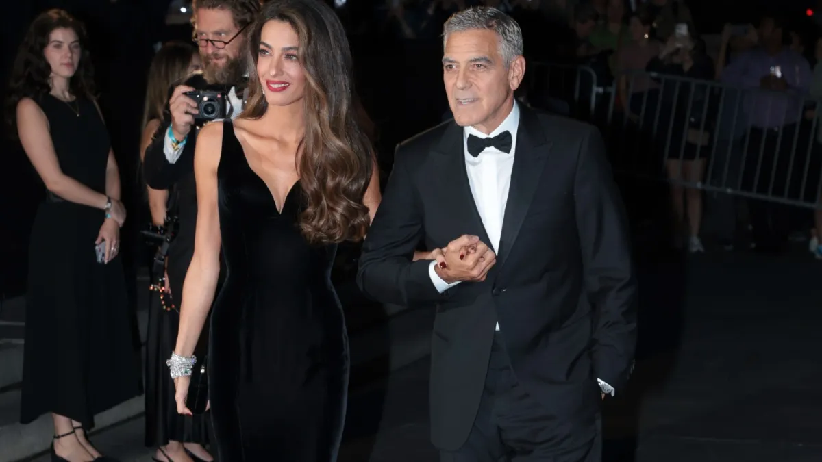 ジョージ・クルーニーは妻のアマルとのドラマのない結婚にこぼれます