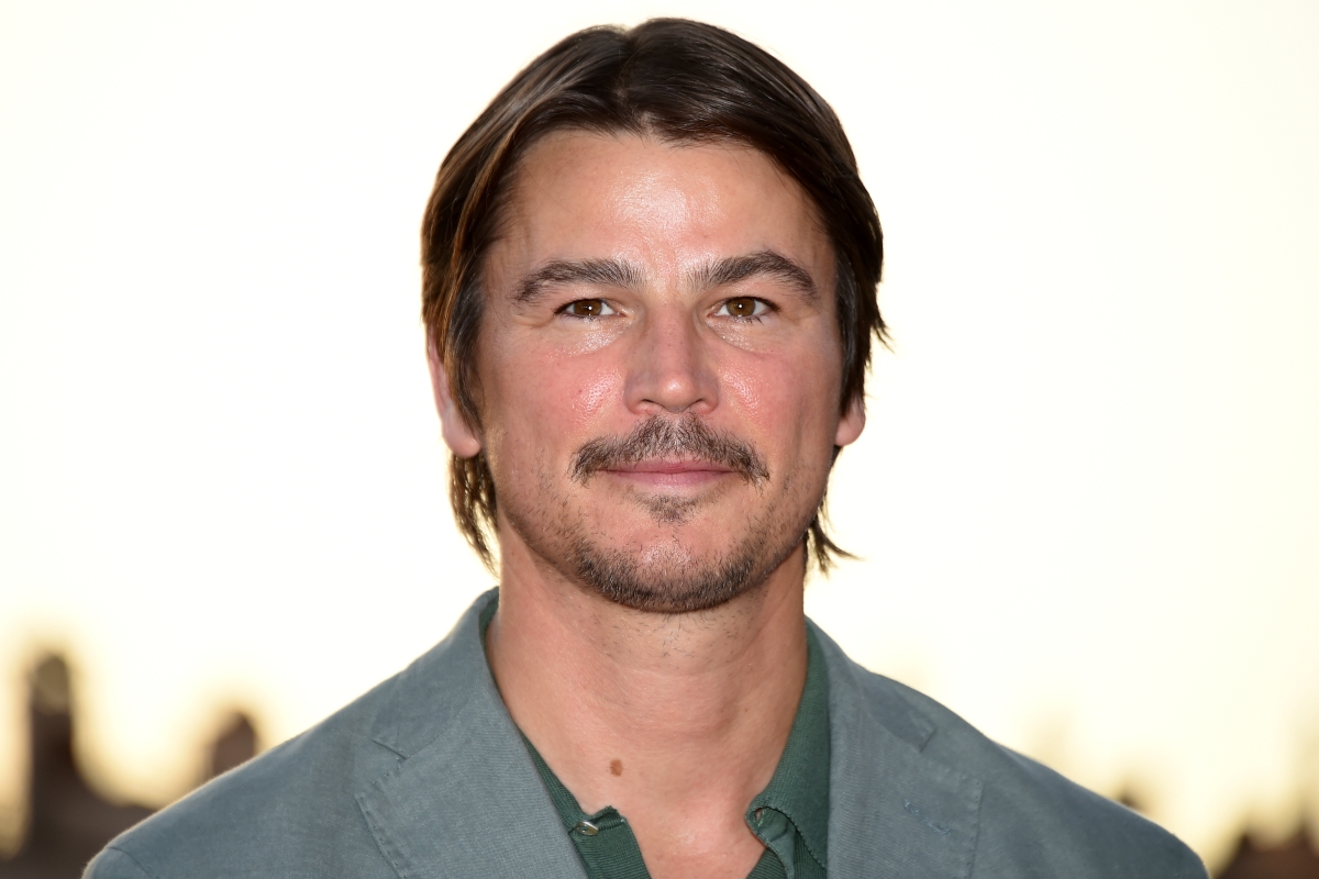 ジョシュ・ハートネットは再び去る前に陽気なソーシャルメディアを返します